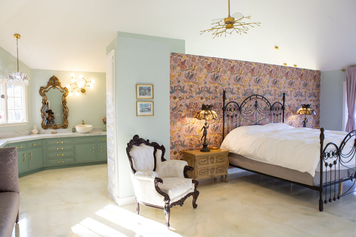 Private King Bed Room