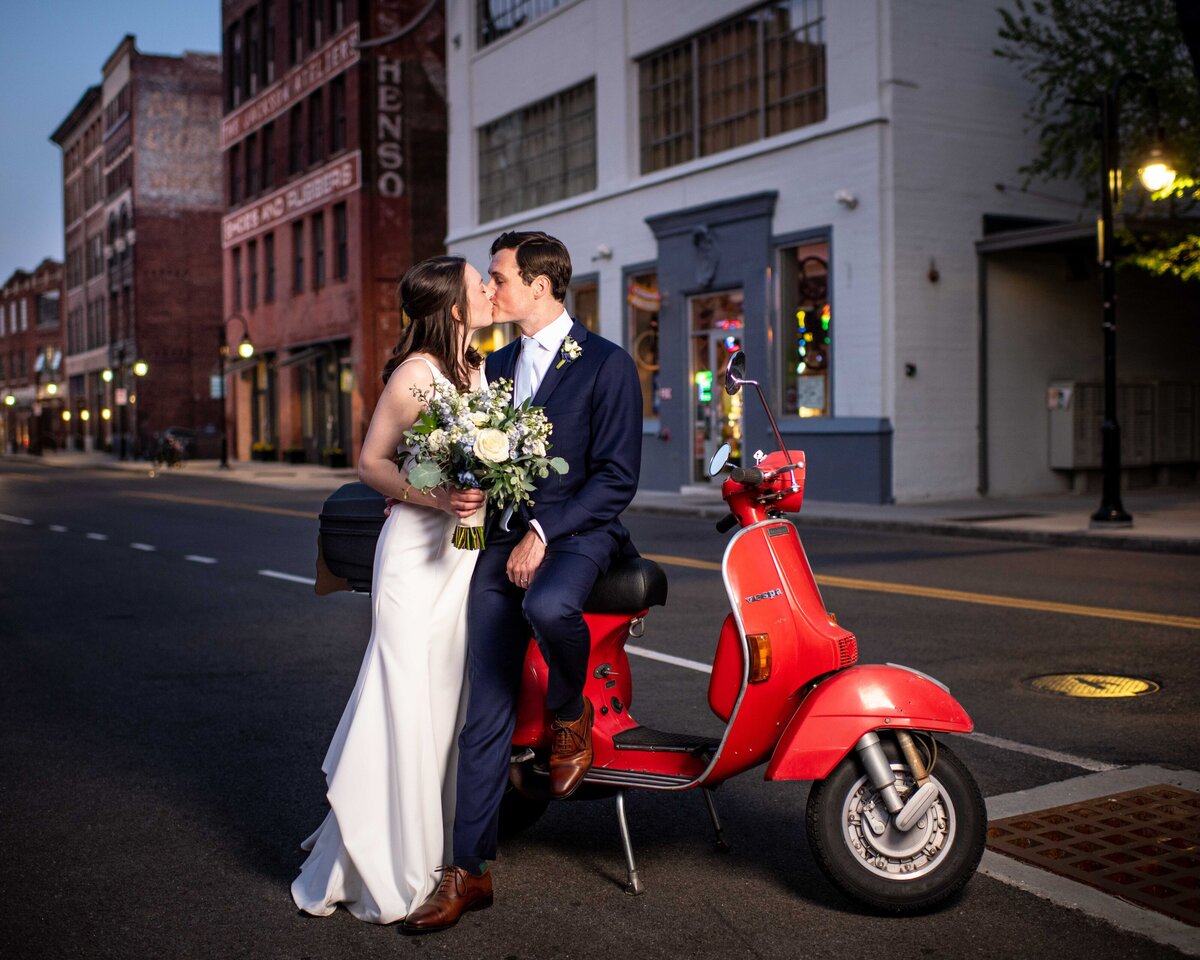 downtown knoxville wedding scooter