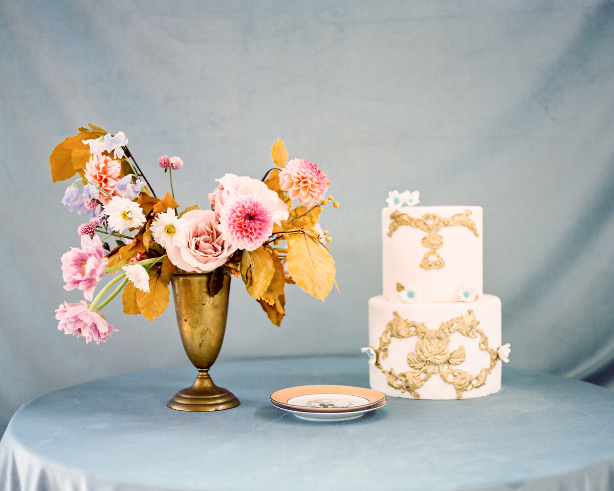 Romantic wedding photo of a cake and floral bouquet