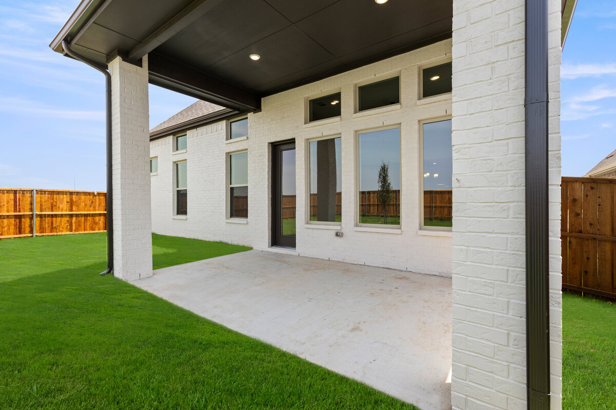 16941 Leatherflower- Patio-1