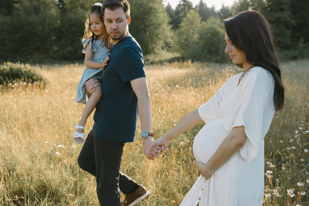 Maternity Photoshoot at Howe Farm Park in Kitsap County-13