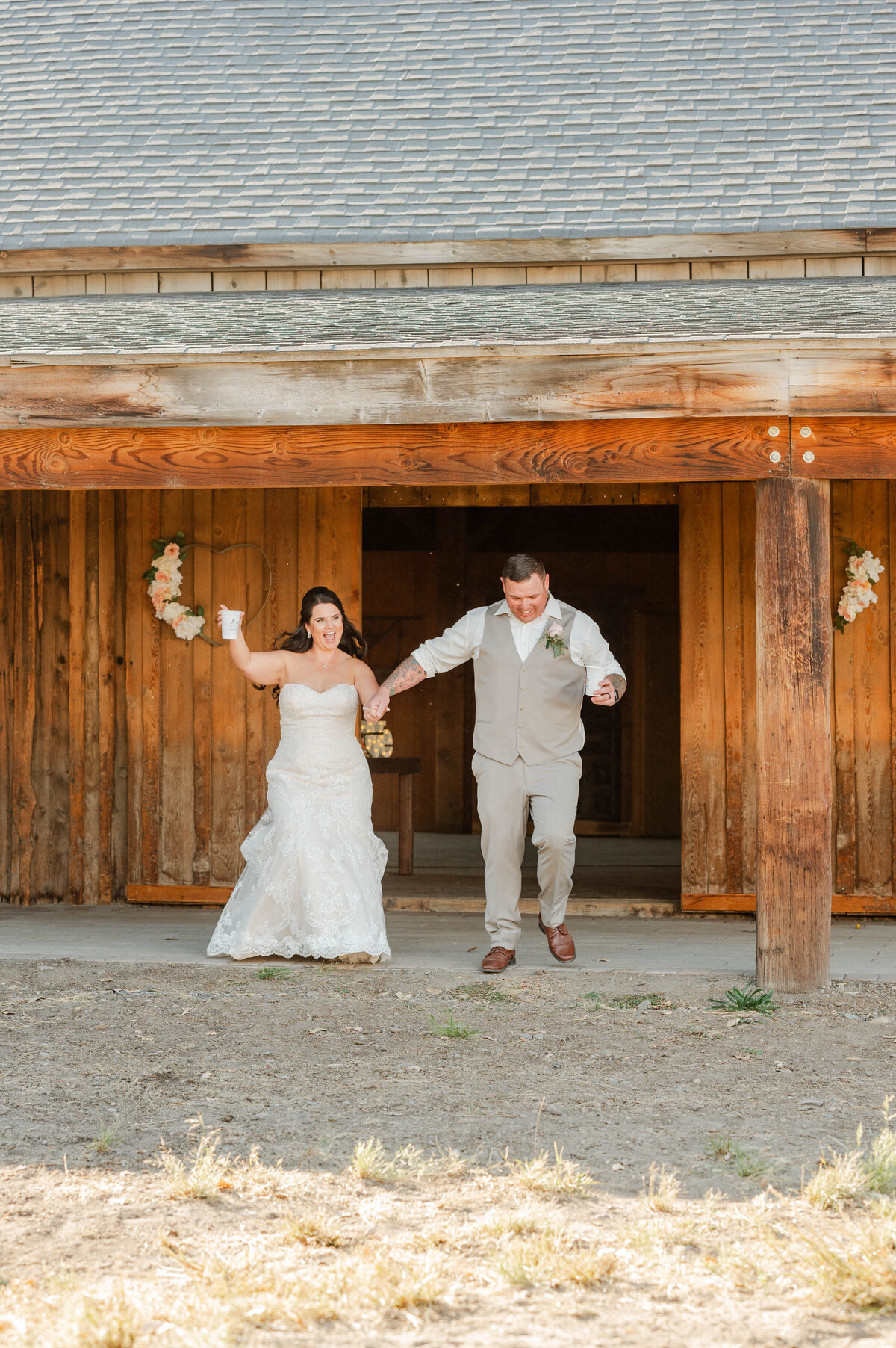 Twisting-T-Bar-Ranch-Barn-Wedding