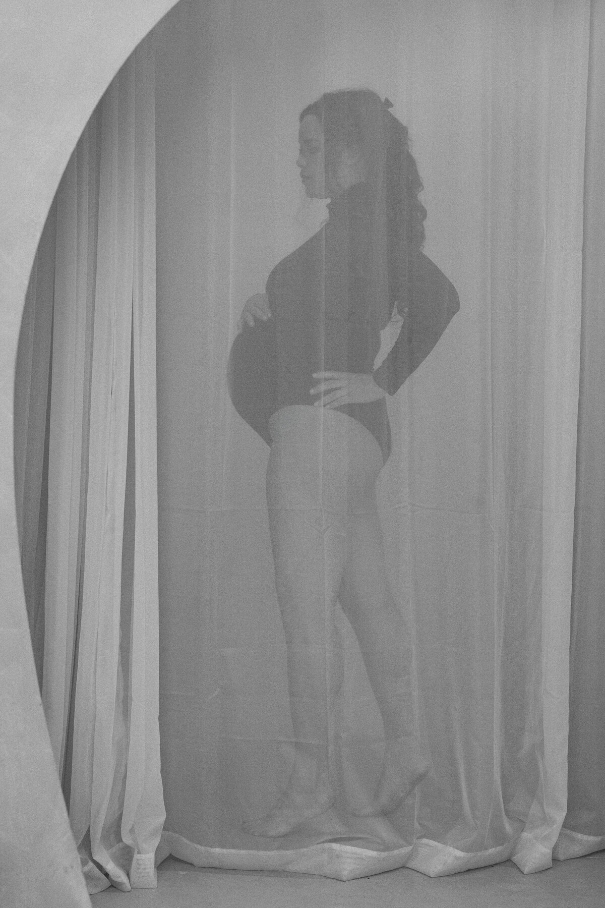 fine-art-in-studio-maternity-portraits-17