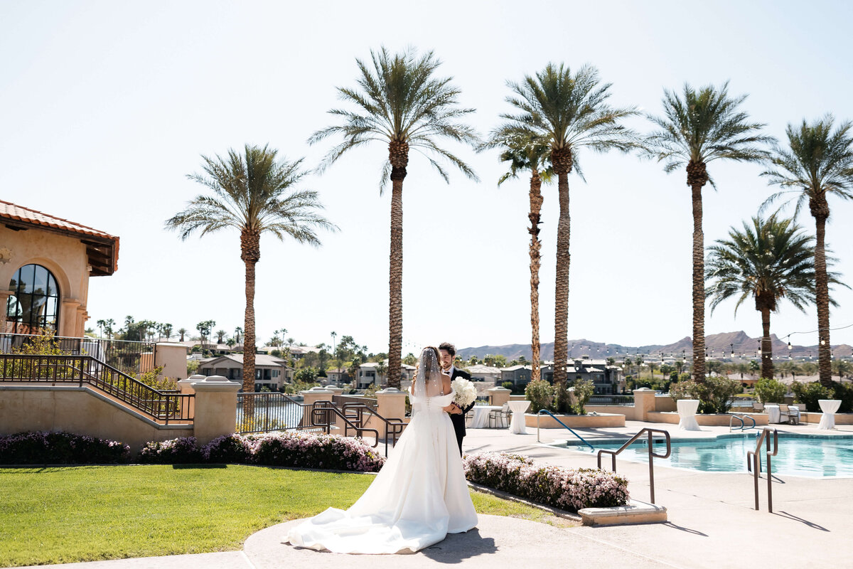 24_riskyexposure_marley-simon_las-vegas-elopement-photography