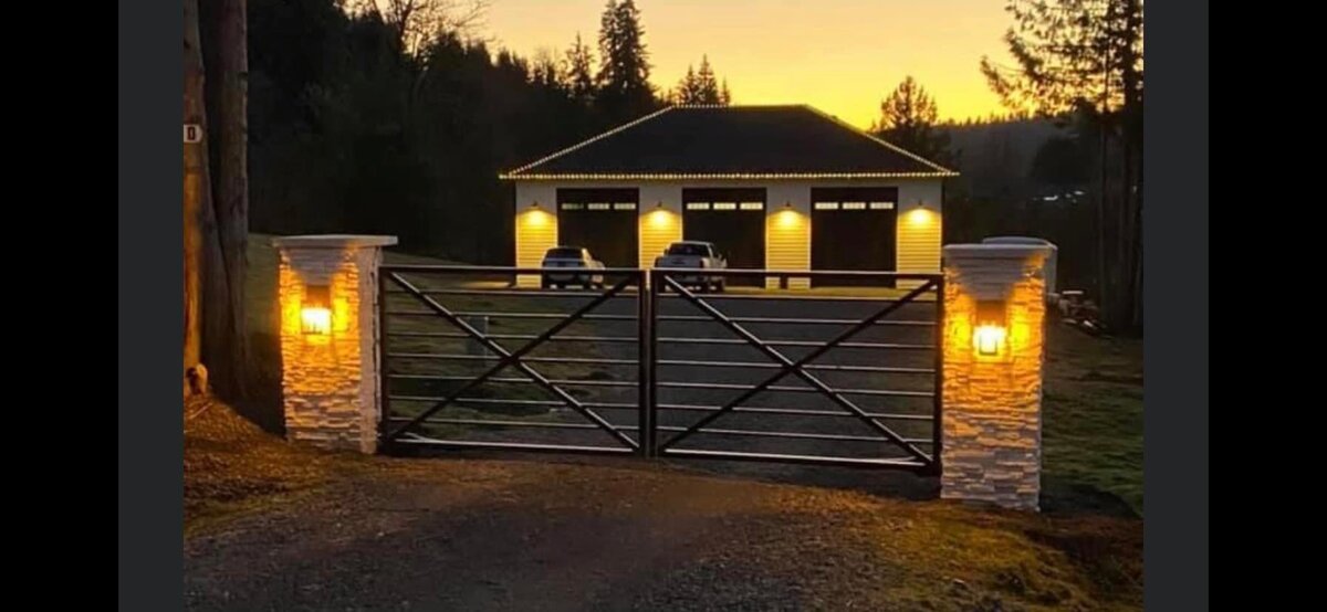 CUSTOM GATE 13