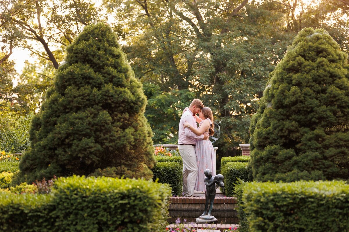 09-kellogg-manor-house-grand-rapids-engagement
