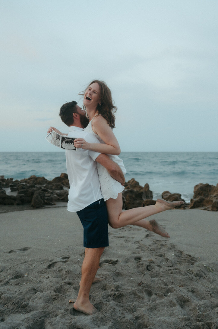fun maternity photos in florida