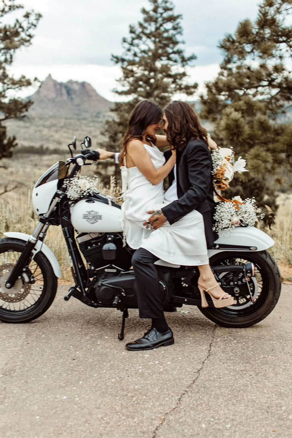 denver-elopement-photographySantinaandChristianPikesPeakRanchColoradoSpringsWeddingElopementPhotographerDenver-317
