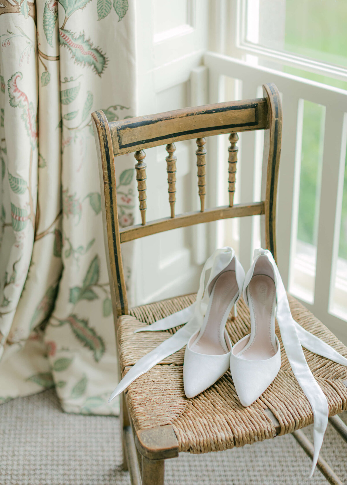 chloe-winstanley-weddings-emmy-london-bridal-heels