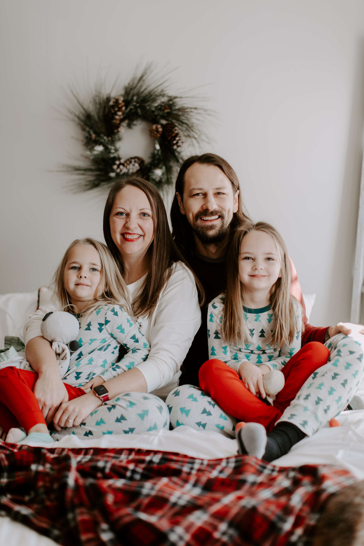 Holiday-Pajamas-Christmas-Mini-Session-Family-Photography-Woodbury-Minnesota-Sigrid-Dabelstein-Photography-Steineck