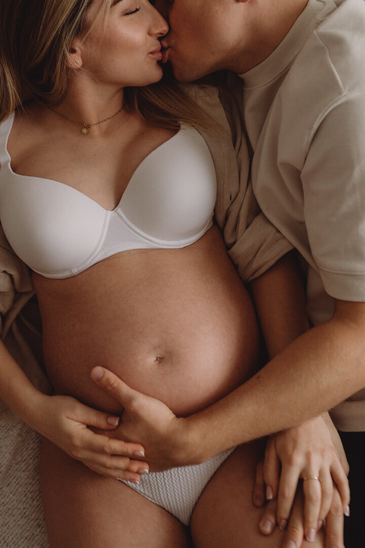 Maternity Studio Photoshoot Hampshire- Carley Aplin -171
