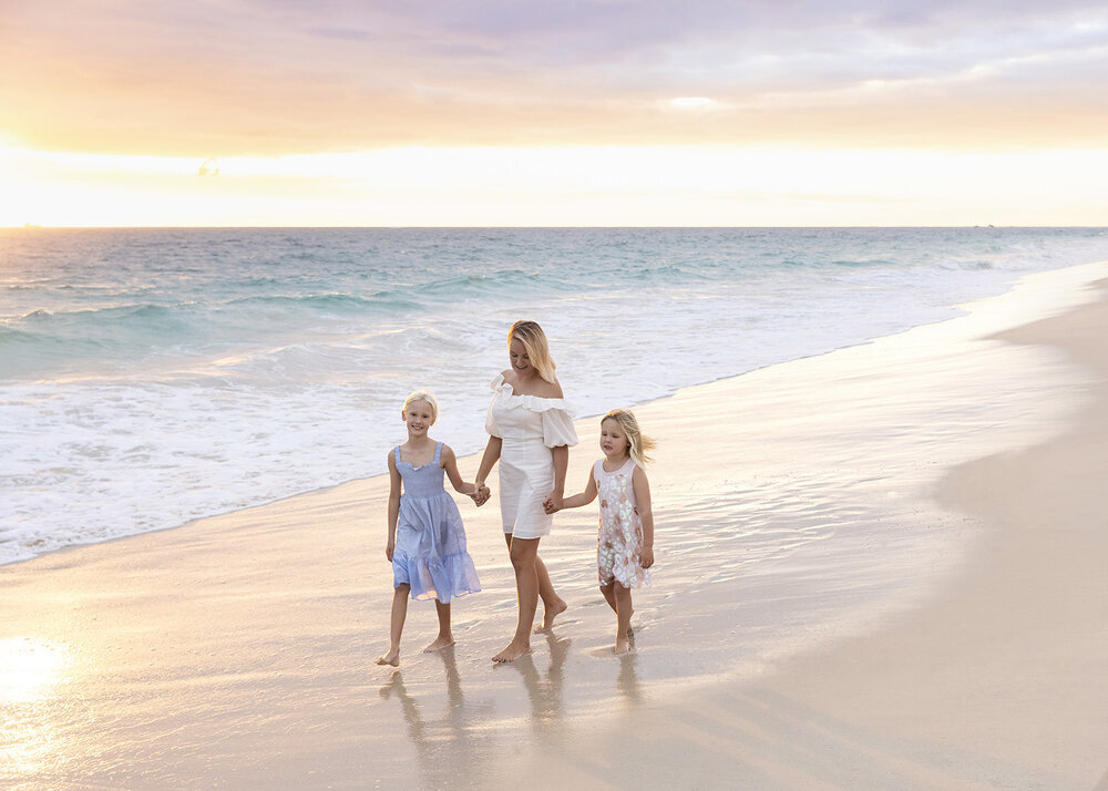 FAMILY_MOTHERANDDAUGHTERSATTHEBEACHSUNSET