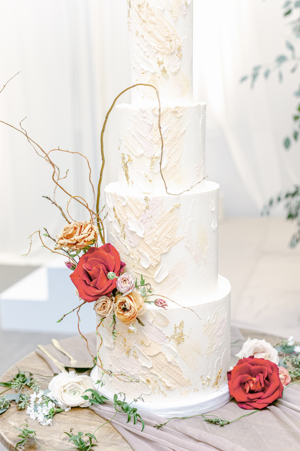 kavita-mohan-ivory-gold-orange-wedding-reception-cake-roses-willow