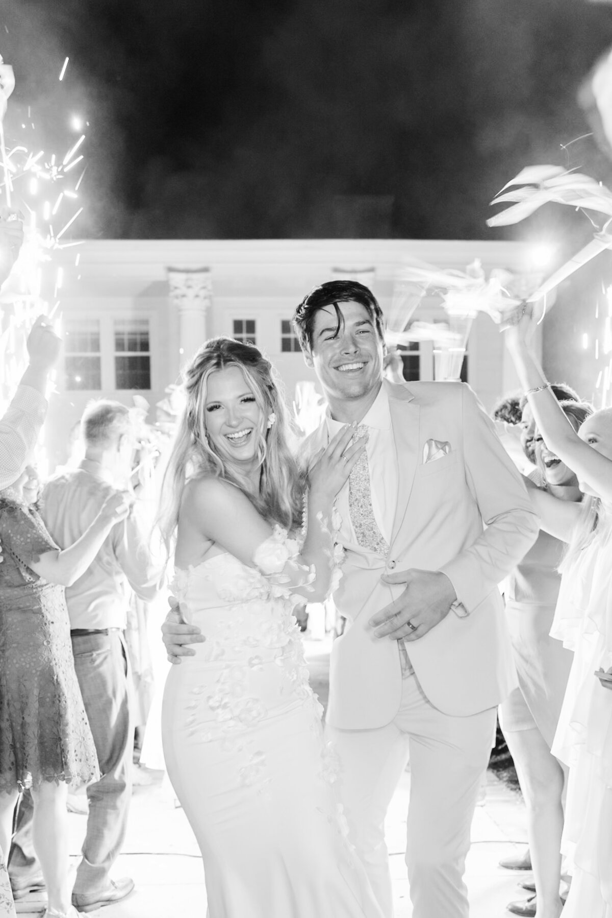 Sneak Peeks Creekside at Colliers End May Wedding | Lauren Elliott Photography | Emily & Kyle Anderson -177