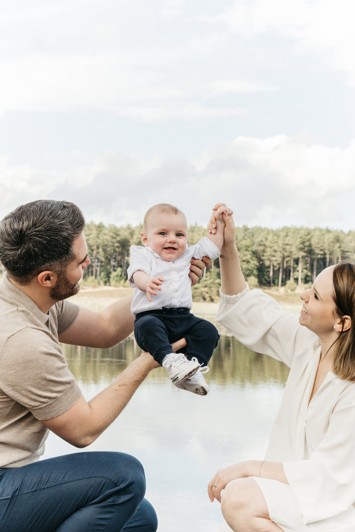 Gezinsshoot met baby in bos