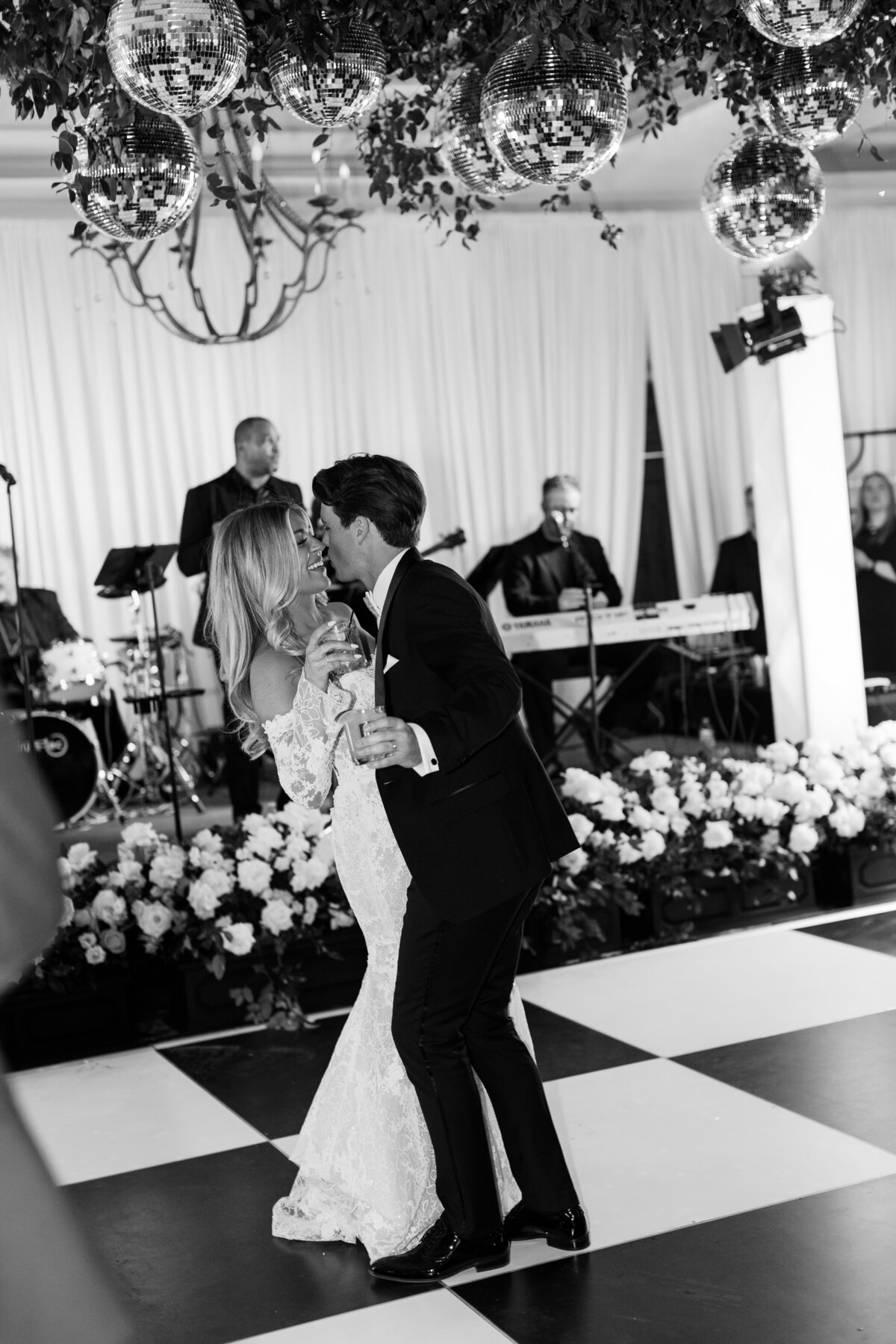 MRANDMRSGLOVER1044