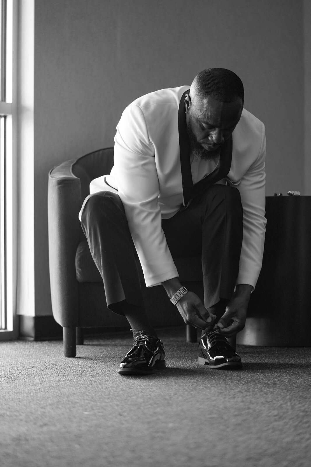 groom-getting-ready-black-white-duneland-falls