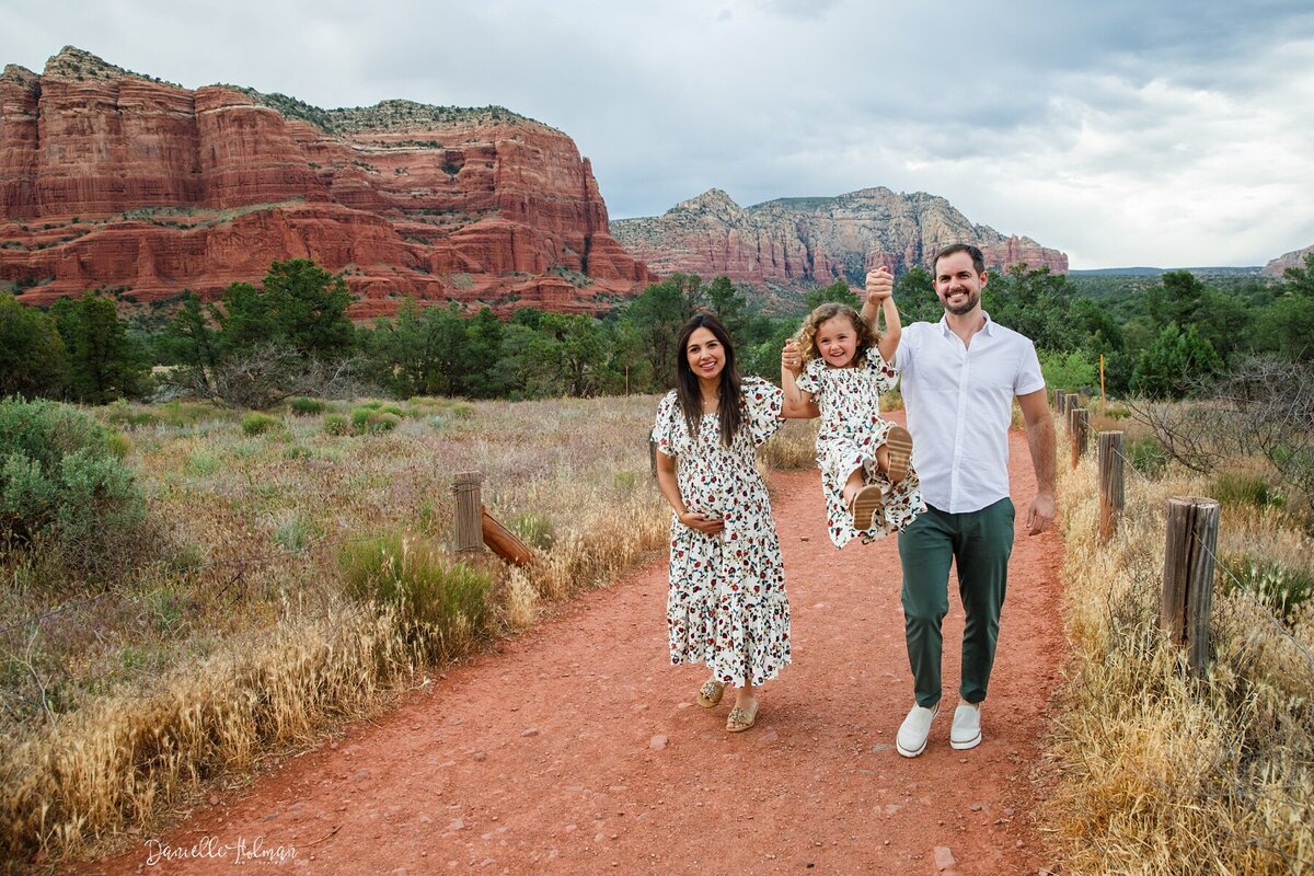 Family_Photographer_in_Sedona_AZ_Danielle_Holman_Photography_Bell Rock_0019