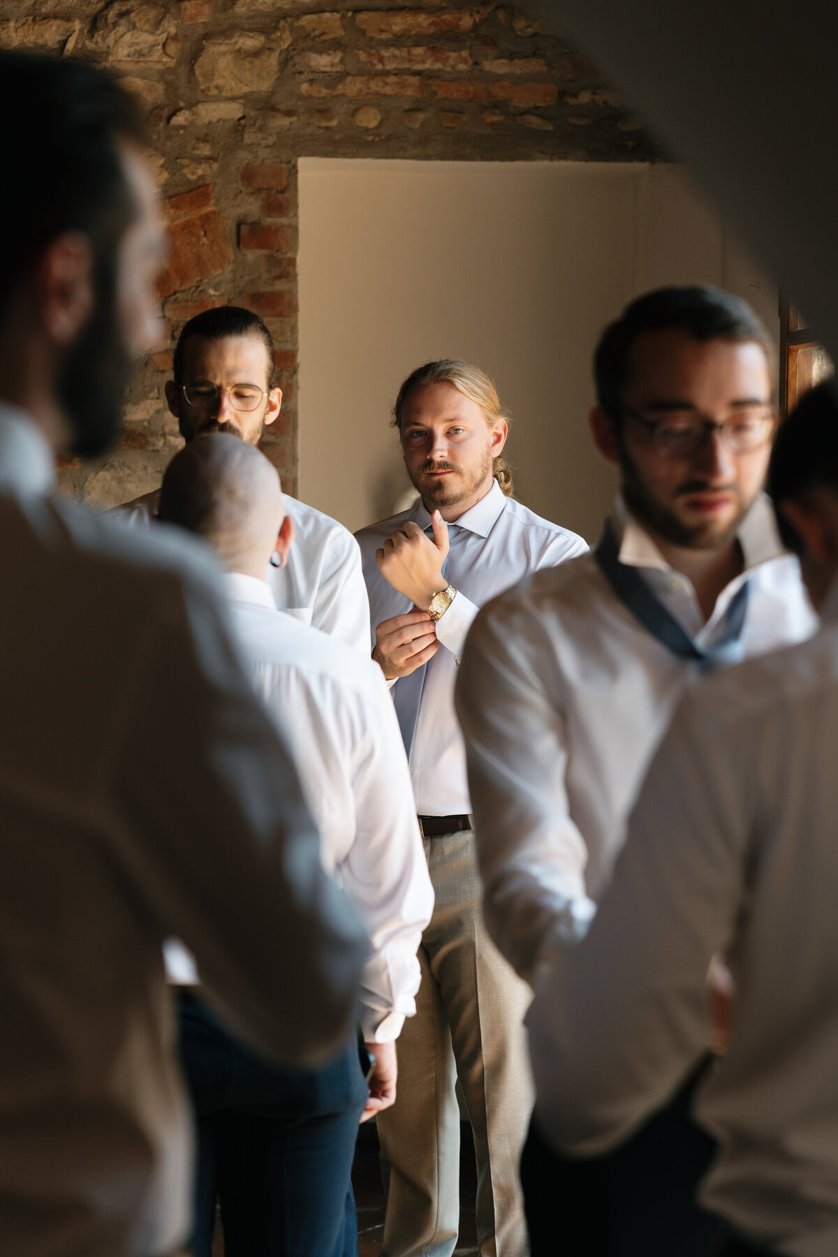 Groom enjoying a morning with groomsmen at the Tuscan villa