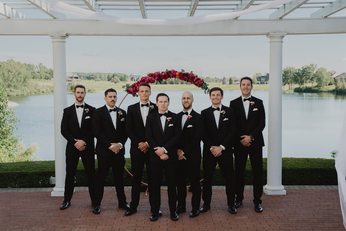 groom-and-groomsmen