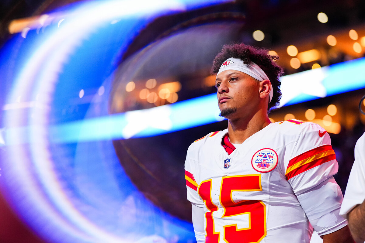 kansas-city-sports-photography-chiefs-0028-quarterback-mahomes-motion-blur-portrait
