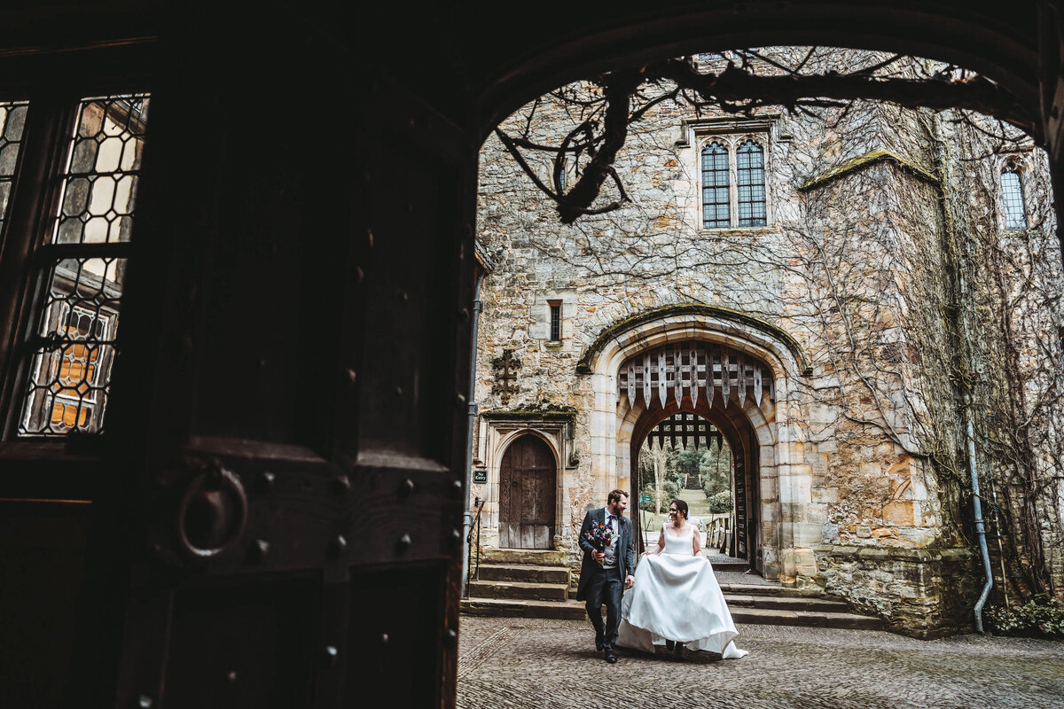 wedding-couple-hever-castle-courtyard-winter-wedding