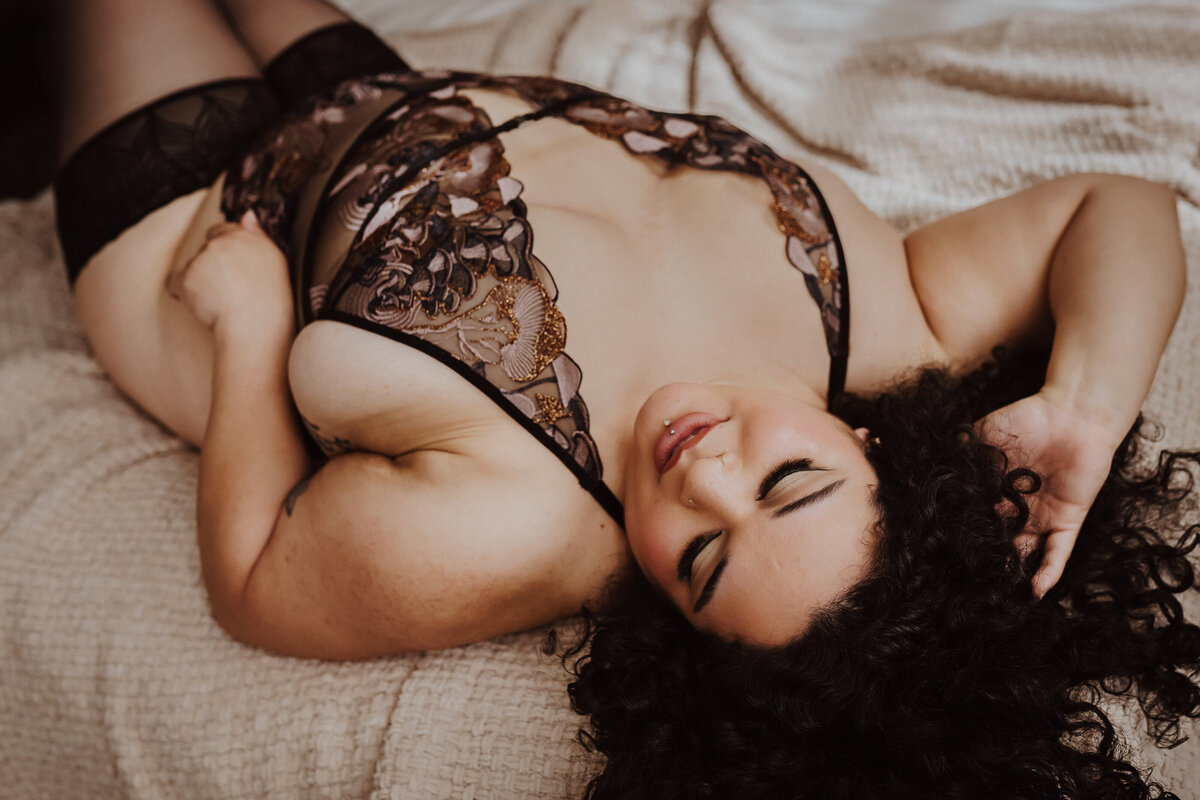 lace-lingerie-closeup-the-storyteller-studio-des-moines-storyteller-collective-photo-co