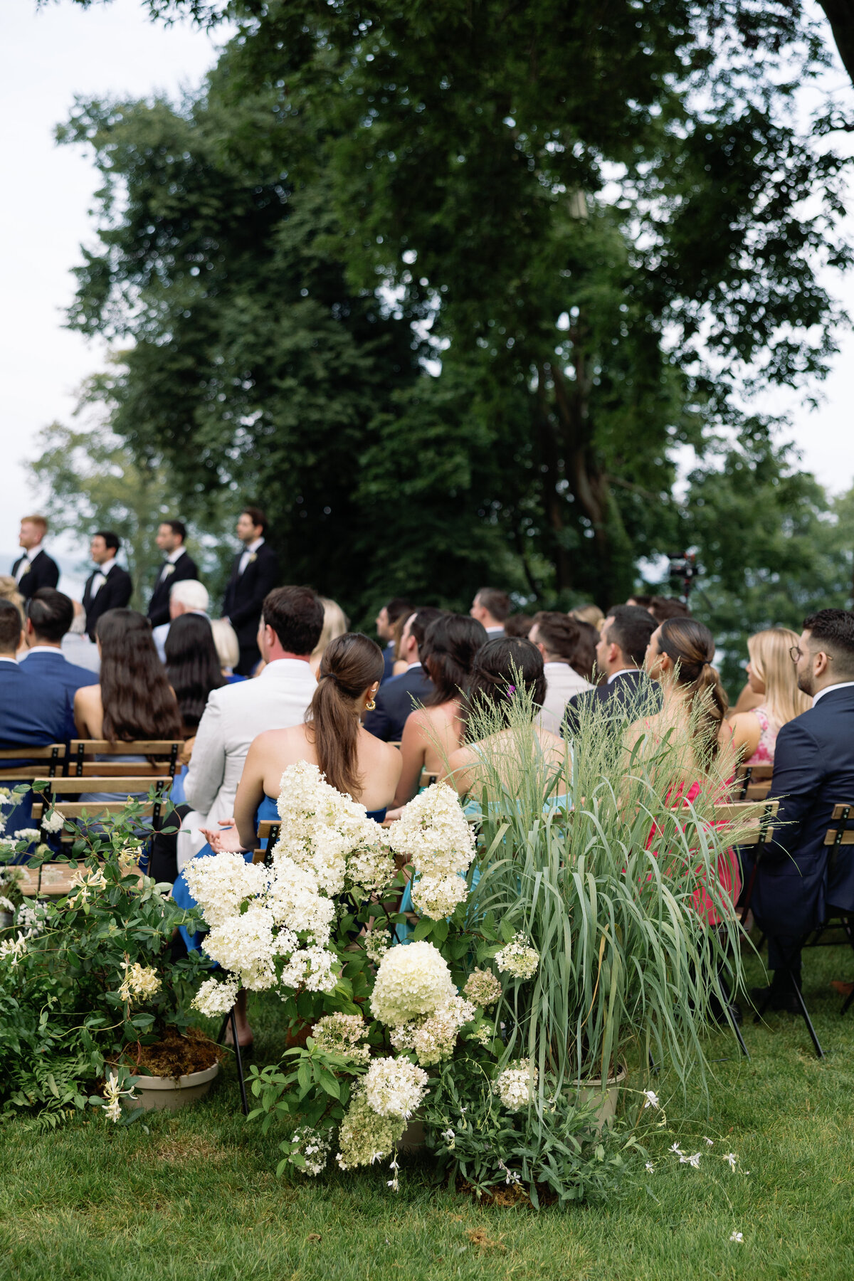 wedding-ceremony-flowers-at-glen-manor-house