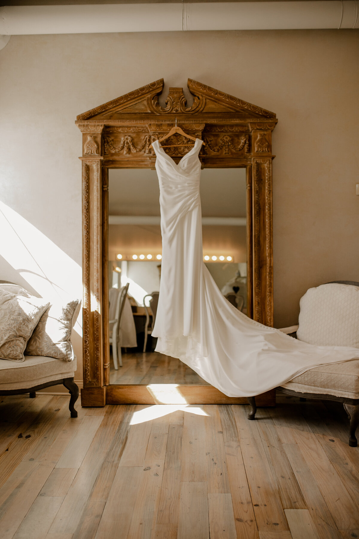 Elegant Bella Terre Vineyard wedding near Omaha, NE, blending luxury and rustic charm. Bride and groom celebrate amidst picturesque vineyard views and timeless architecture, captured by Tori Nichole Photography. A stunning setting for couples seeking a unique and sophisticated venue in the Omaha and Iowa region.
