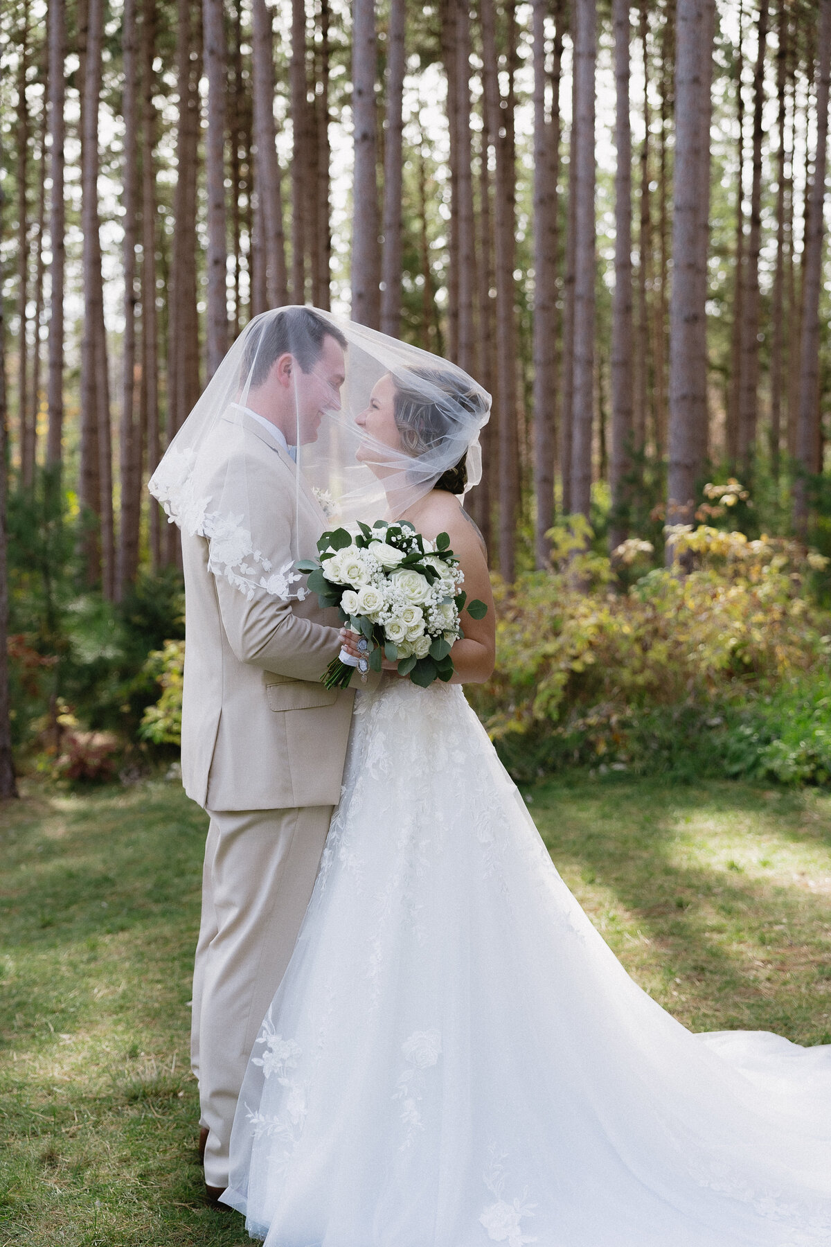 pinewood-weddings-and-events-cambridge-minnesota-documentary-true-to-tone-midwest-photographer