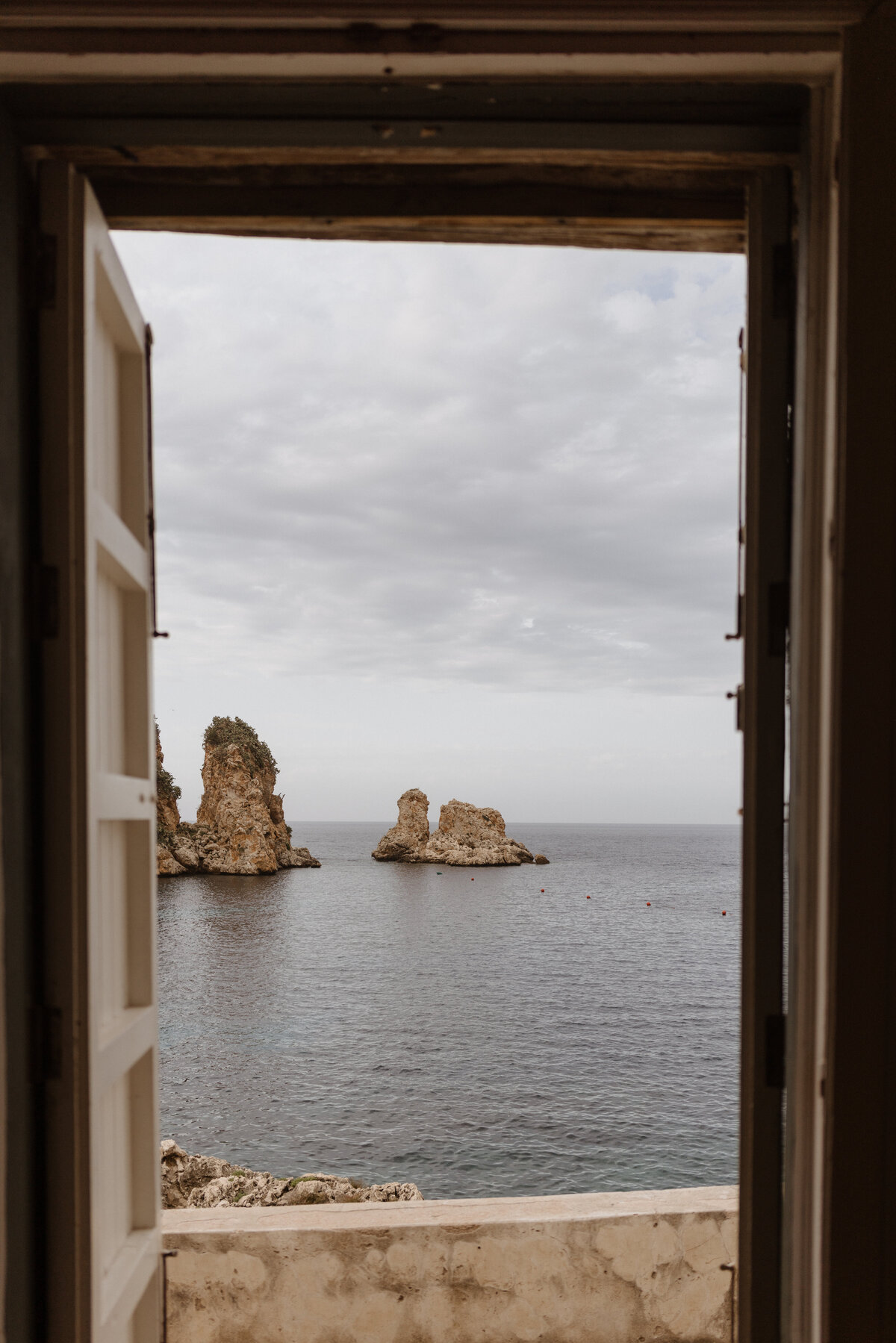 196fe151-6d06-41d8-8841-d163d555b19f