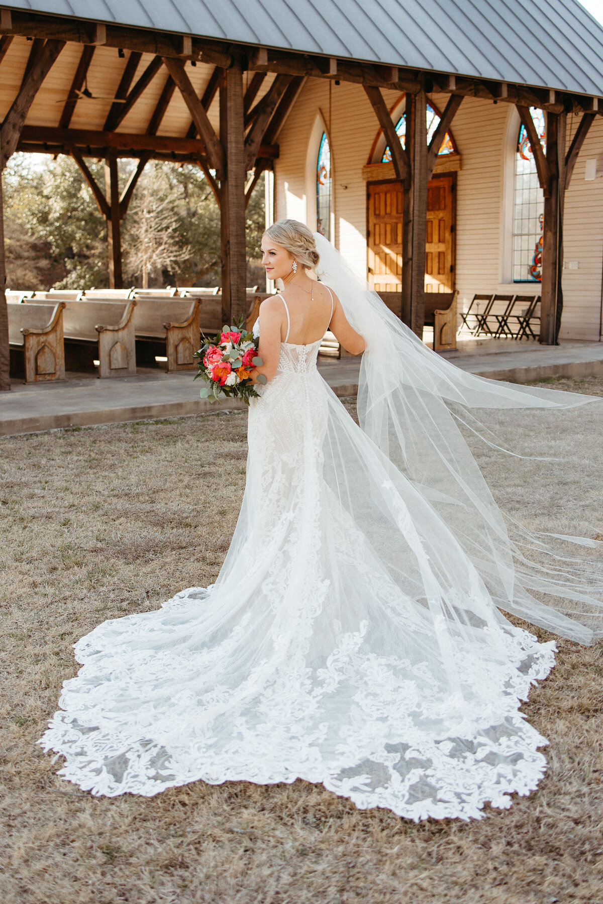 La-bonne-vie-bridal-session-texas-wedding-photographer-leah-thomason-3