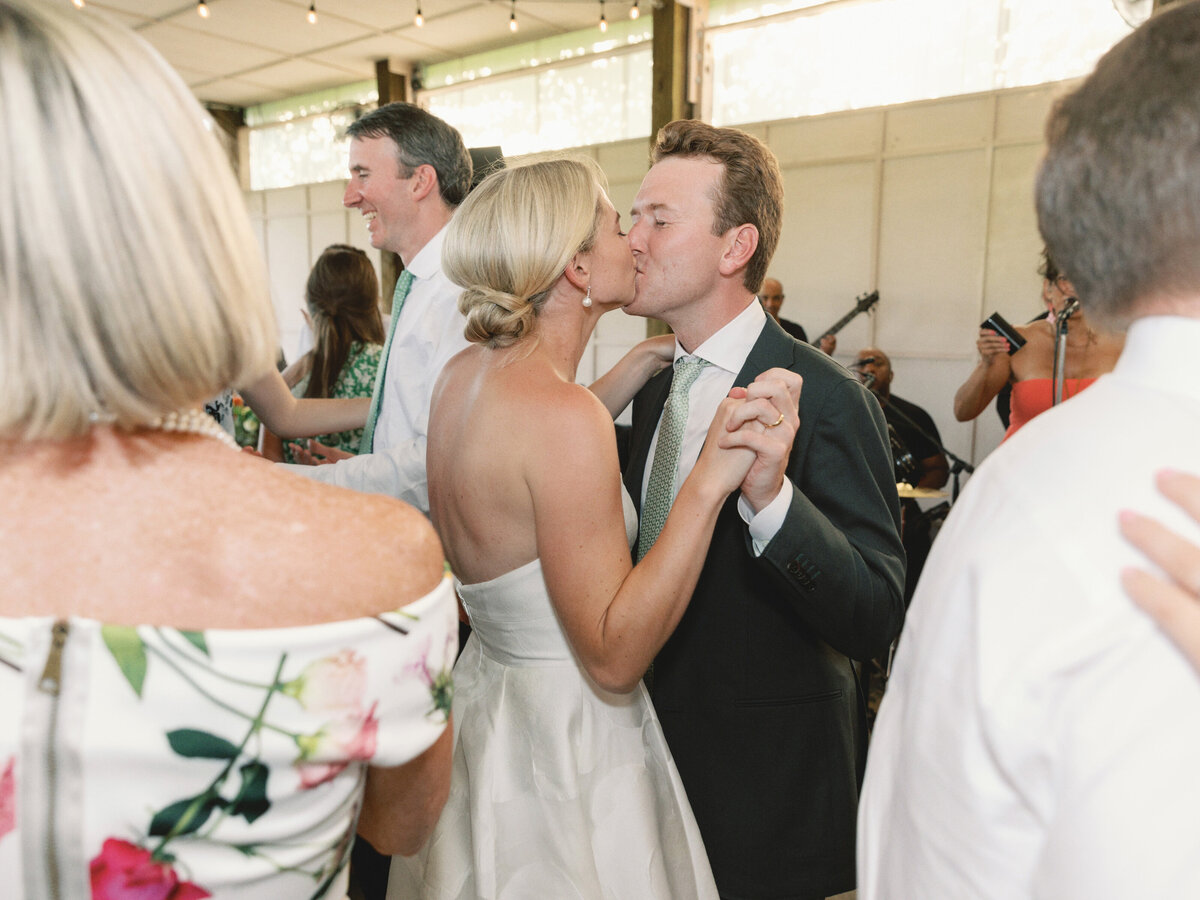 the-orchard-wedding-photos-by-the-tenneys-photography-in-hood-river-oregon-29