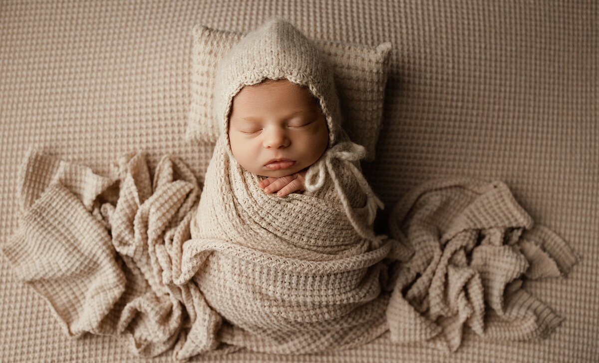 frisco-newborn-photographer-swaddled-bonnet