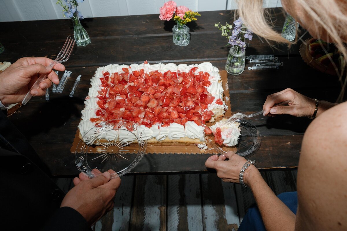 cutting-wedding-cake