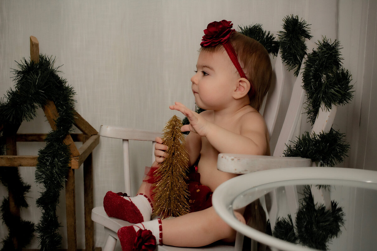 1 Year Christmas Photography - Abby-07