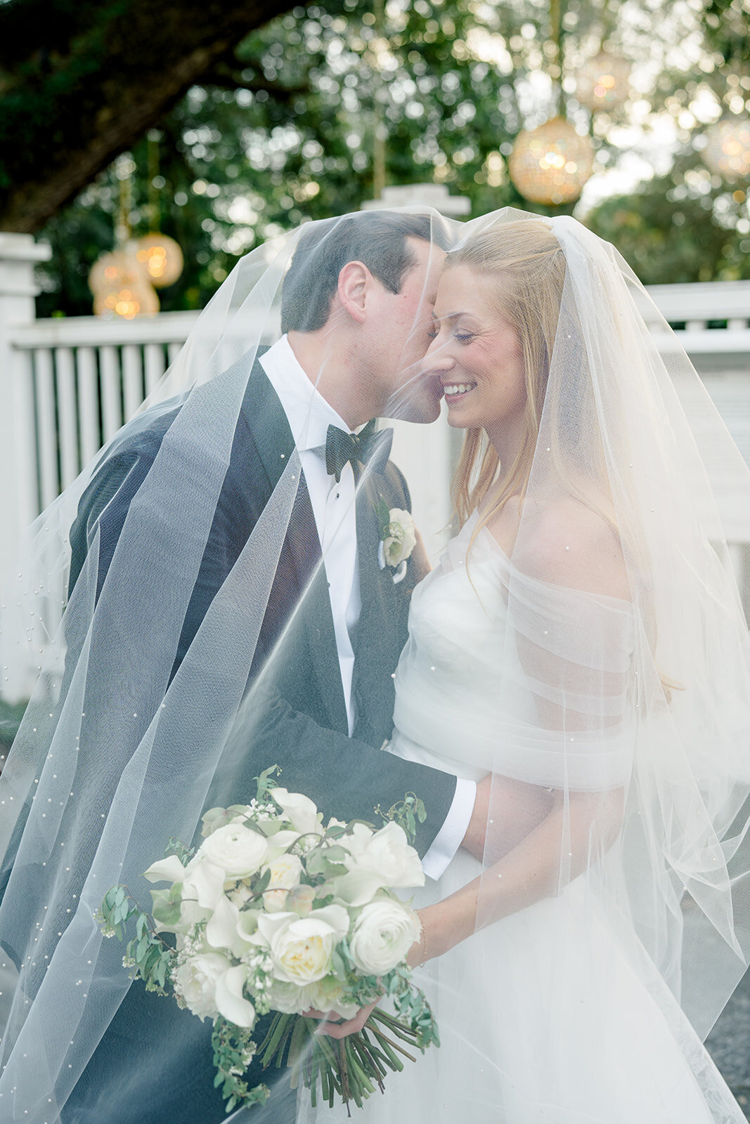 elevated_neutral_tones_governor_thomas_bennett_house_charleston_destination_wedding_photographer_wedding_Kailee_DiMeglio_Photography-1050
