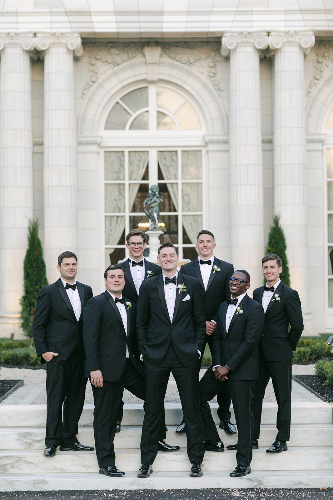 groom-with-groomsmen-at-rosecliff-mansion