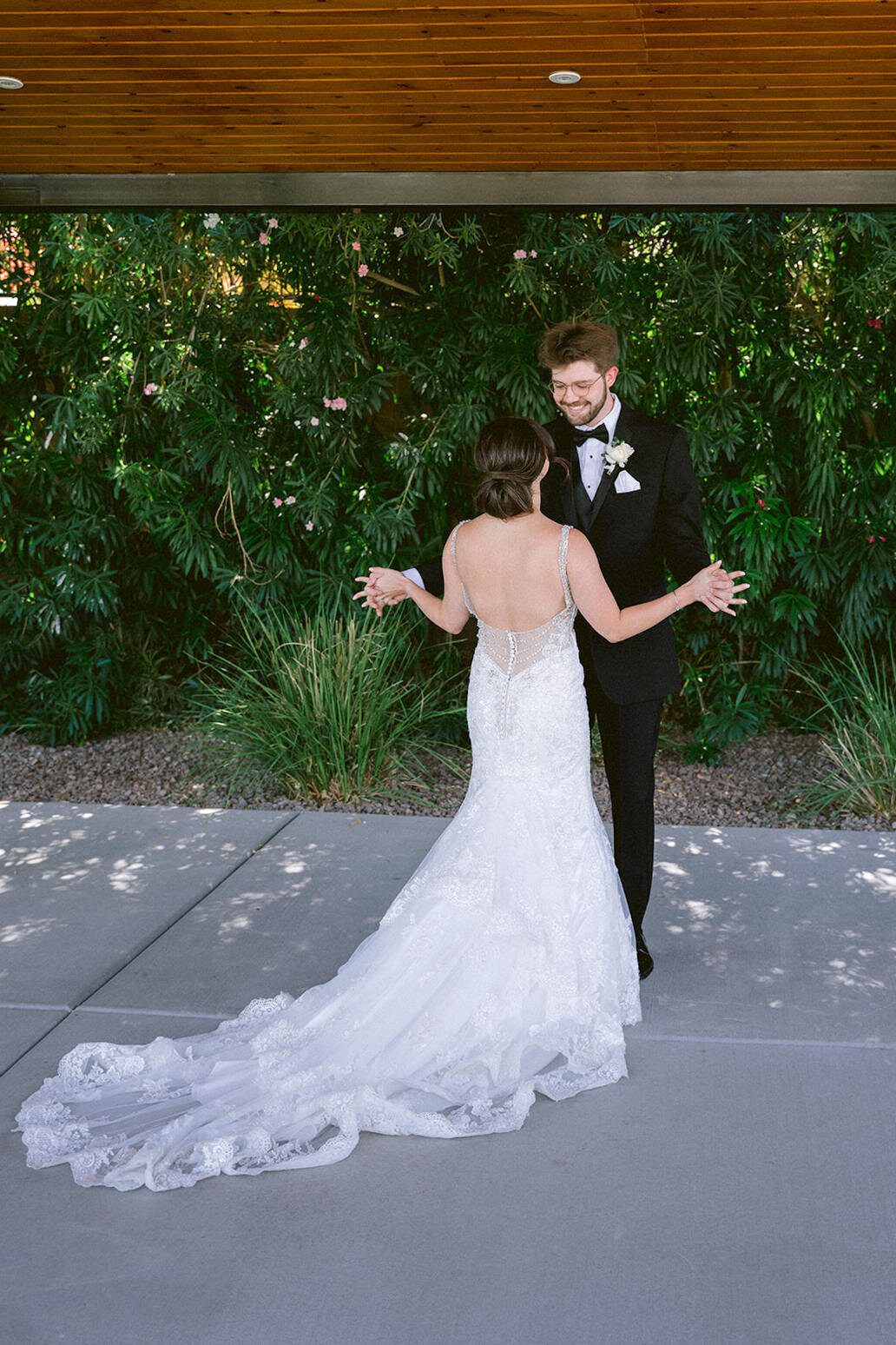 Soft and Romantic Wedding at Lotus House in Las Vegas - 13