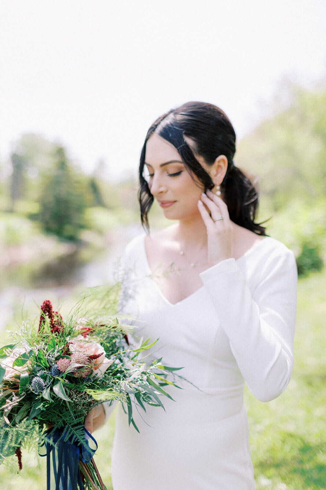 beautiful-bride-and-bouqet