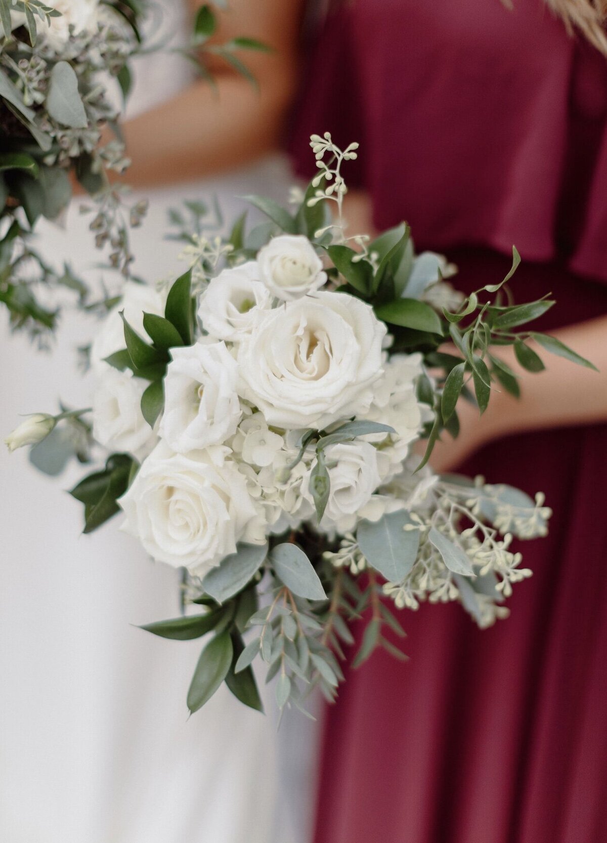 white-roses-bridesmaids-bouquet