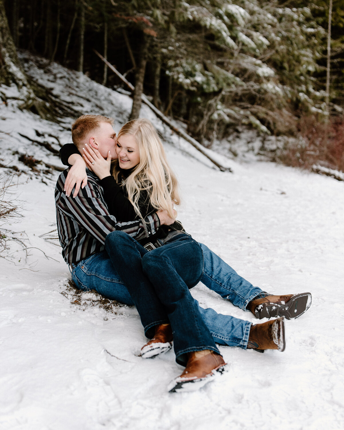 alpine_lake_winter_engagement_session_04
