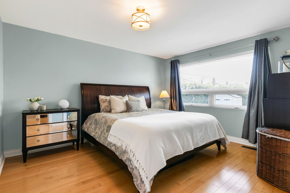 21-web-or-mls-26_001_Primary Bedroom