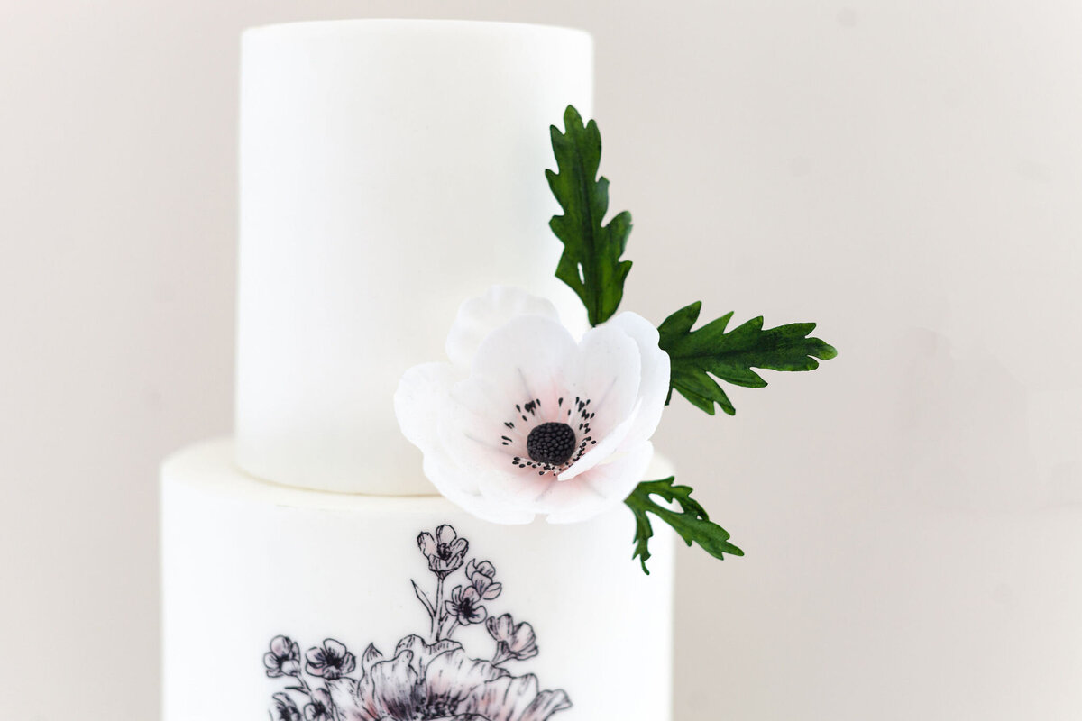 Luxury nature inspired wedding cake designer vanilla Spice Cake Studio Northamptonshire sugar craft floristry tiered cake