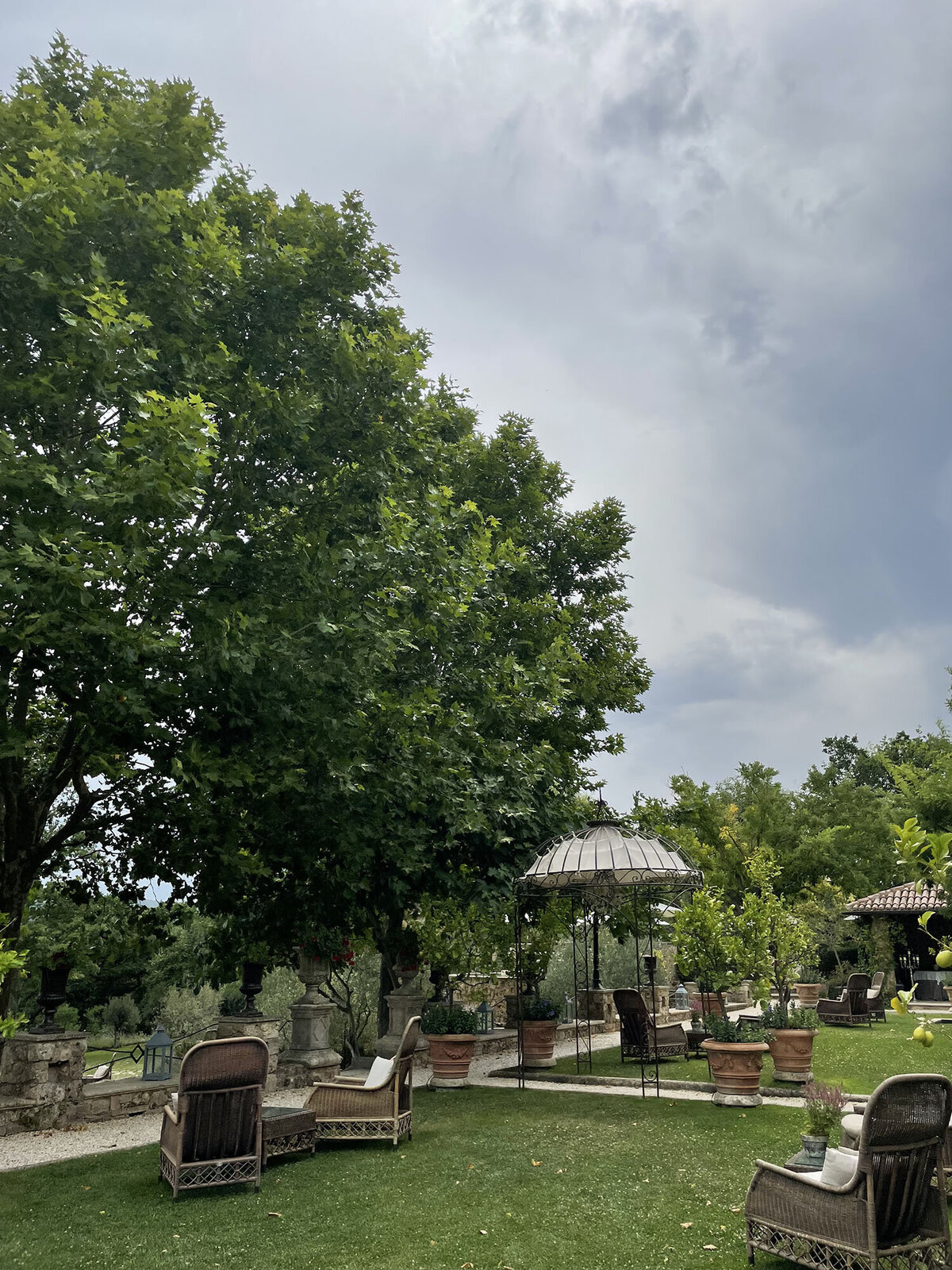 Borgo-Santo-Pietro-Willow-and-Oak-Events-BTS-40