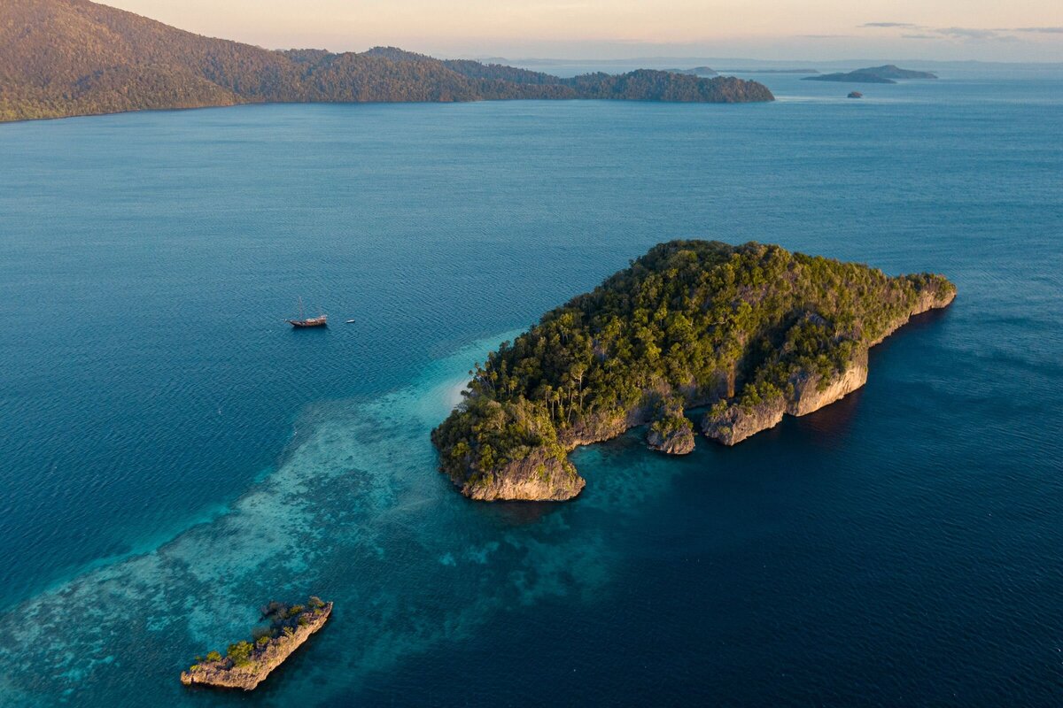 Remote Luxury Cruise Papua Indonesia