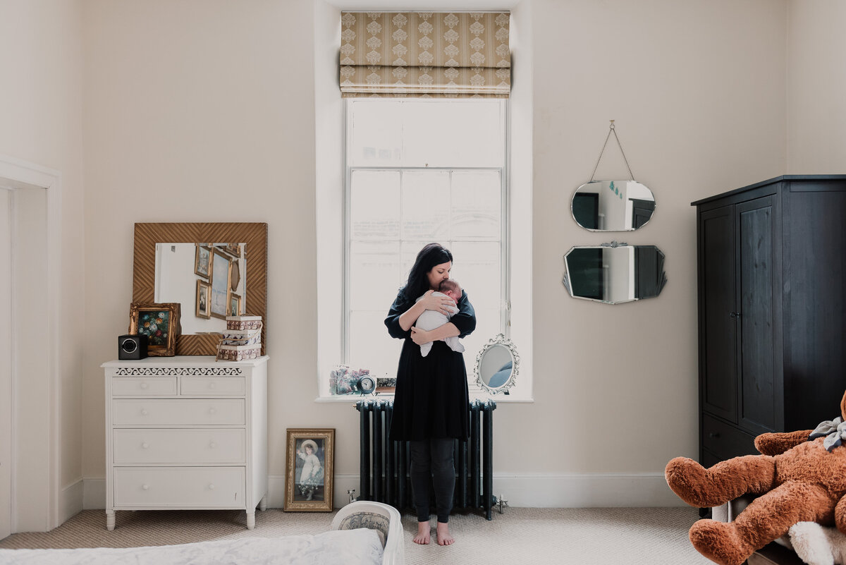 newborn-baby-relaxed-lifestyle-natural-family-photography-176