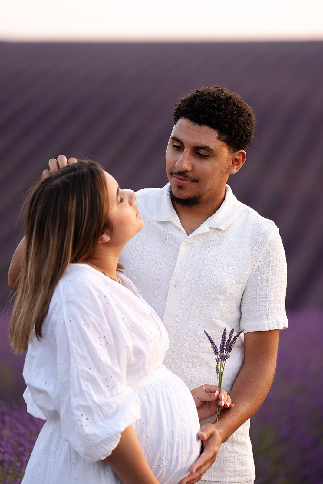 shooting-grossesse-couple-lavandes-provence18