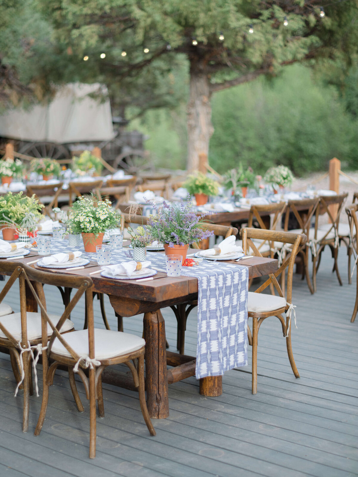 21-KT-Merry-Photography-Western-Wedding-Brush-Creek-Ranch-Tables