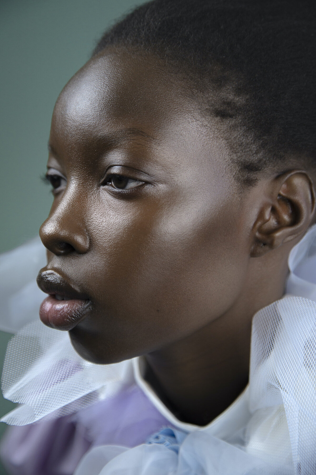 black-woman-editorial-shoot-natural-makeup